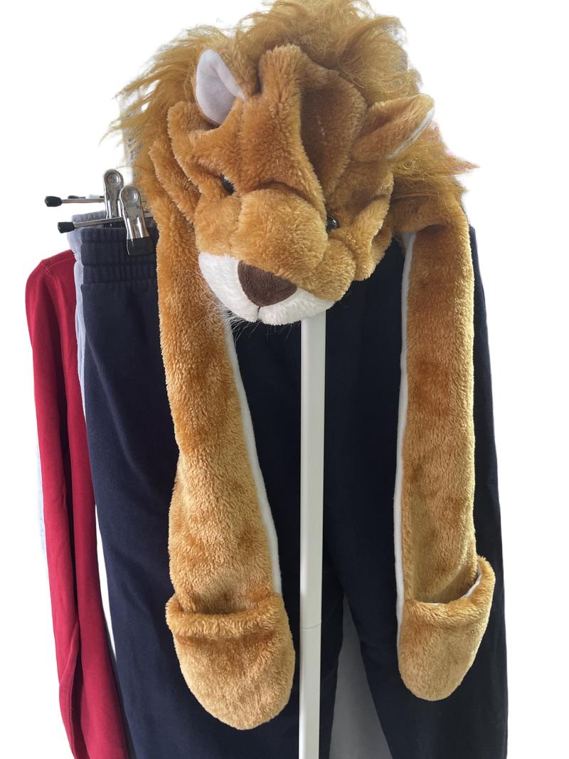 Preloved Kandytoys - Lion Hat, Scarf And Hand Pocket 3 In 1