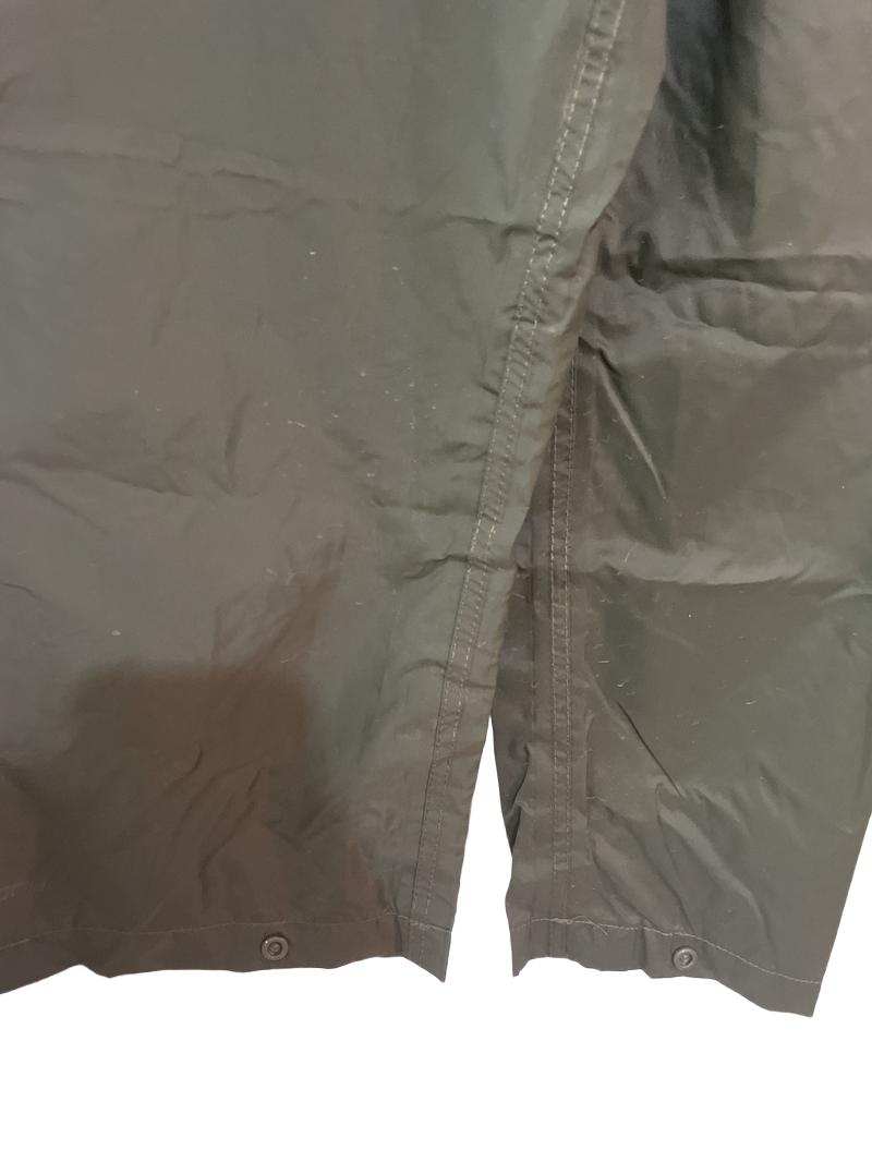 Preloved Mountain Warehouse - Green Waterproof Pakka OverTrousers. (7-8y)