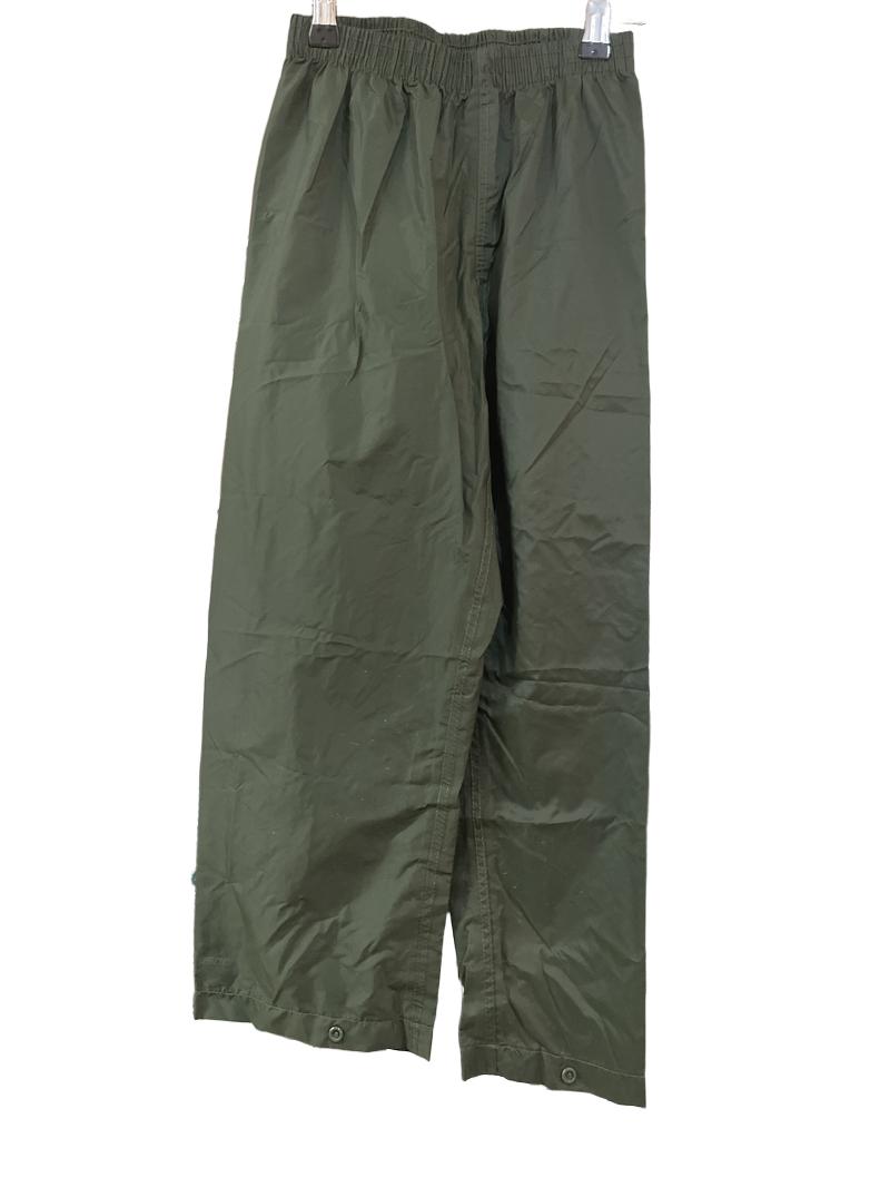Preloved Mountain Warehouse - Green Waterproof Pakka OverTrousers. (7-8y)
