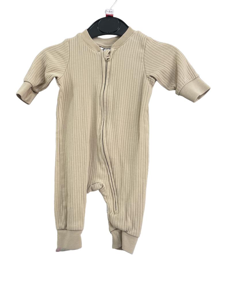 Preloved H&M - Light Brown Zip Up Onesie. (0-1m)