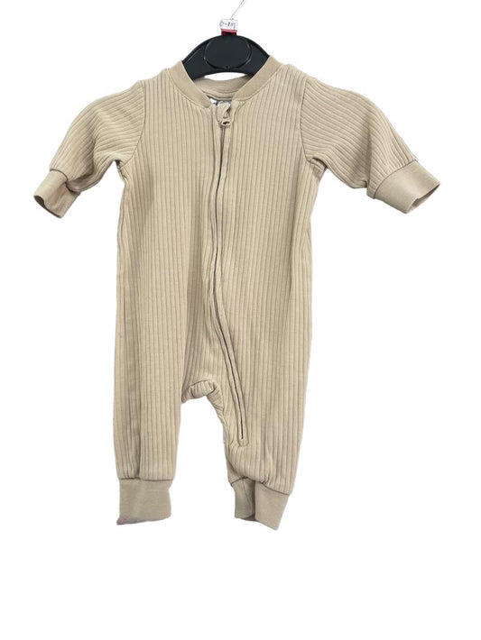 Preloved H&M - Light Brown Zip Up Onesie. (0-1m)
