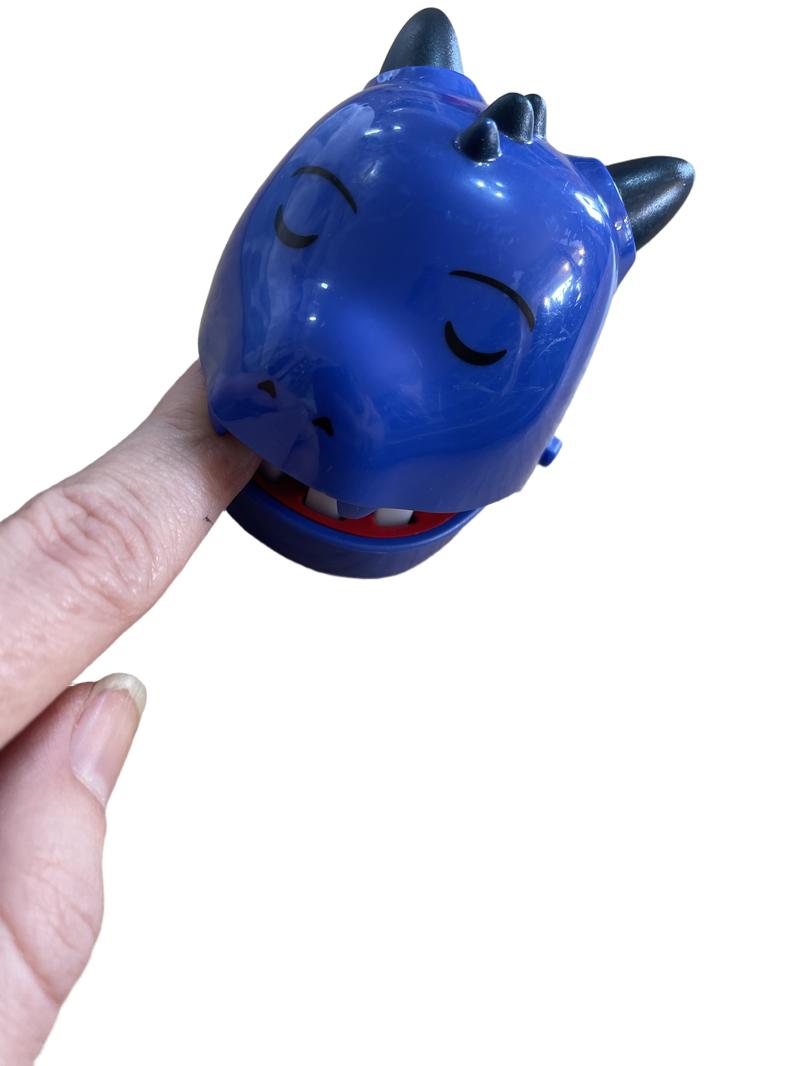 Preloved Toys - Blue Plastic Dragon Finger Biter Snapper - Unknown Brand