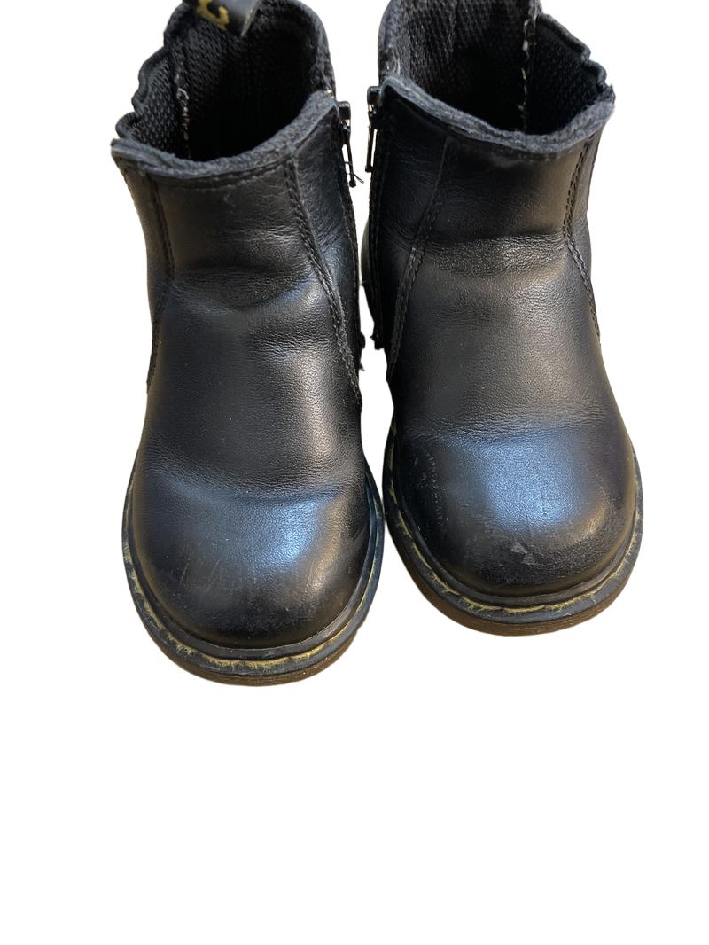 Preloved Dr. Martens - Black Doc Martin's AirWair Chelsea Boots (6 UK)