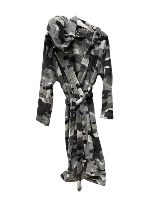 Preloved Marks & Spencer gray camo fleece dressing robe, 10-11y