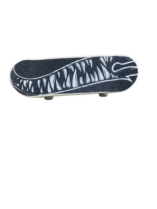 Preloved Toys - Skate Fingerboard Tony Hawk Teeth. - Hotwheels