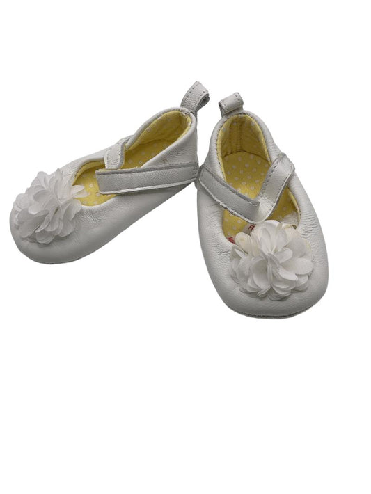 Preloved Marks & Spencer - White Mary Janes With Flower (0-3m) - Shoes