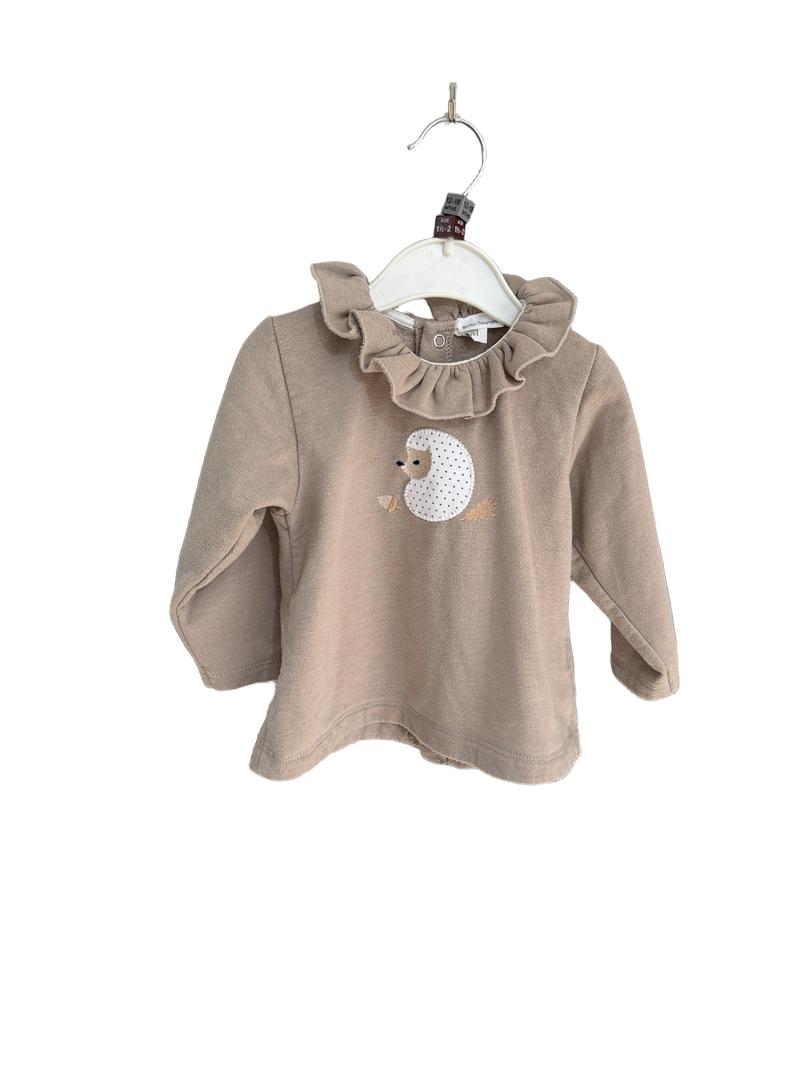 Preloved Dona Carmen - Oatmeal Brown Hedgehog Appliqué Ruffle Top (18-24m)