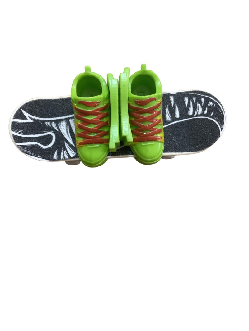 Preloved Toys - Skate Fingerboard With Green Shoes. - Hotwheels