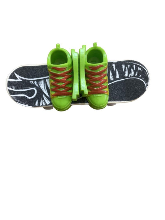 Preloved Toys - Skate Fingerboard With Green Shoes. - Hotwheels
